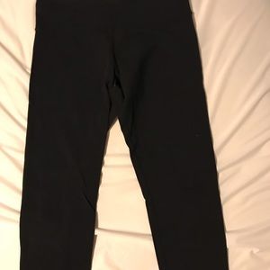 Black Lululemon crop leggings